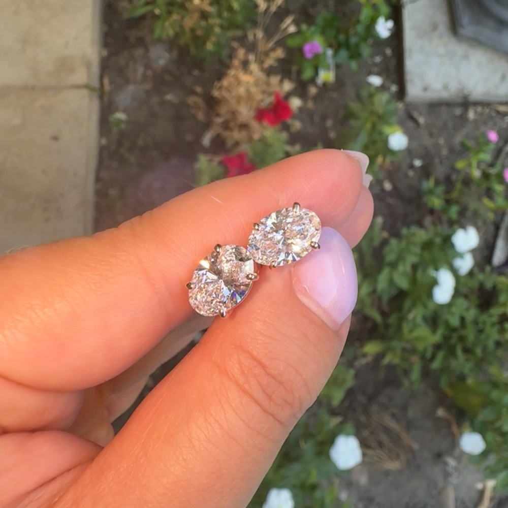 Oval Studs Lab Grown Diamond D/VS1 
14k Rose Gold 4ctw